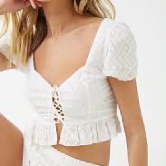 Forever 21 Tops - 🟡2/30$ | Embroidered crop top